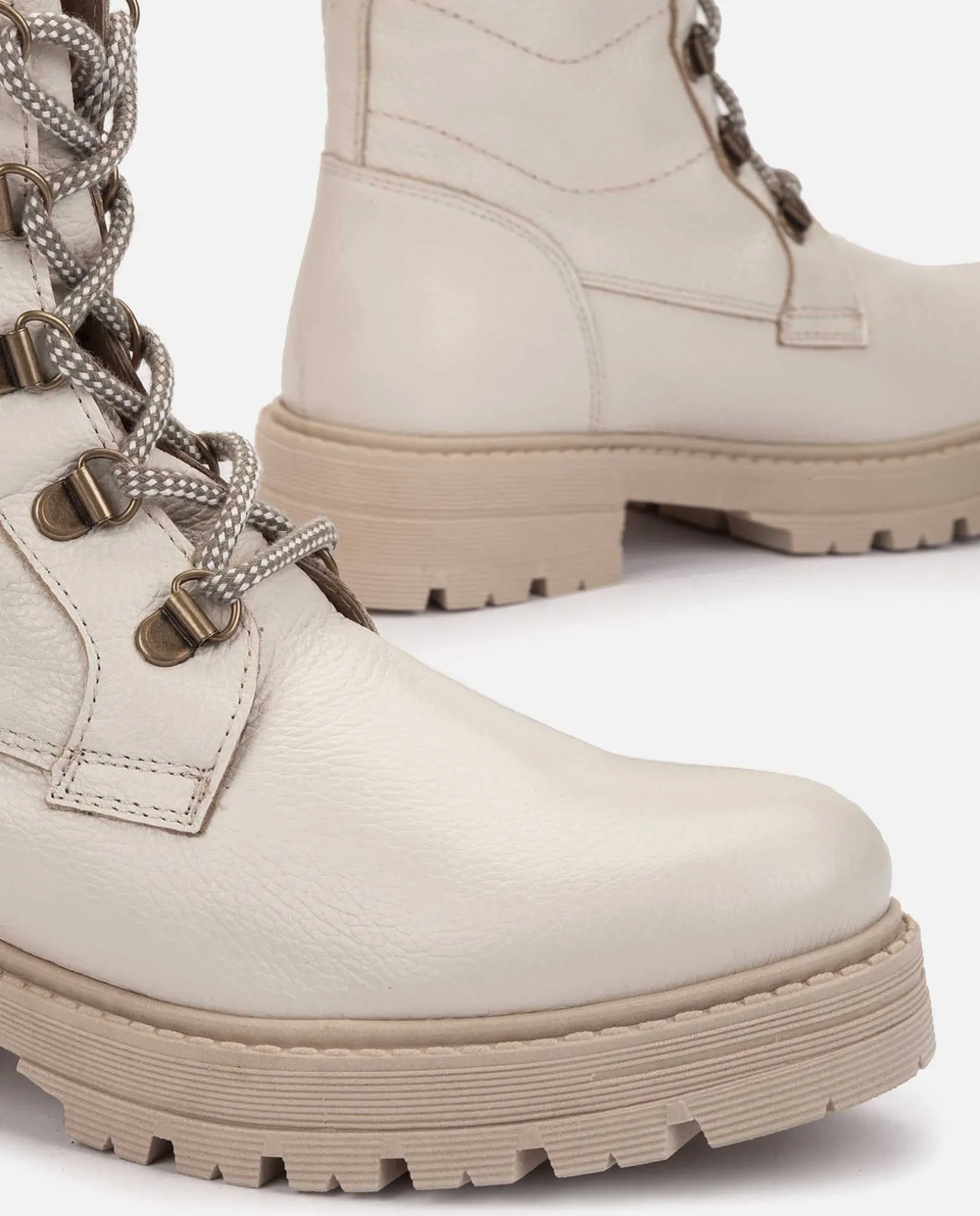 Botín Plano BERNA-001 Beige