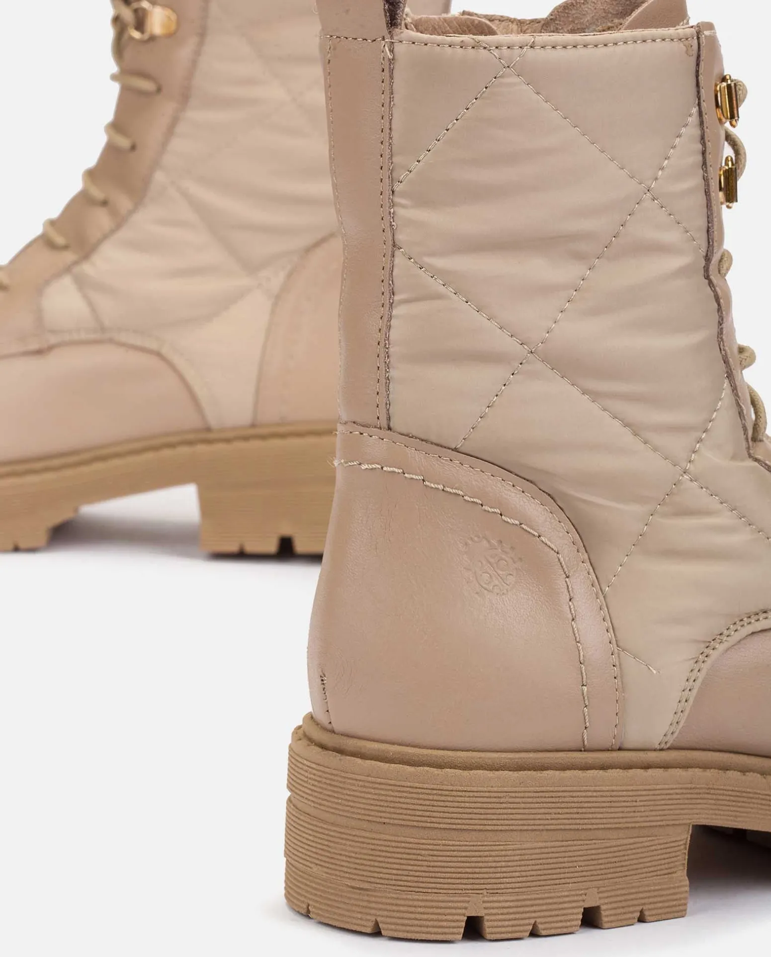 Botín Plano BERNA-007 Beige